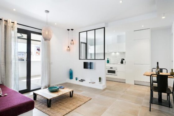 destino-sitges-apartment-lounge-kitchen