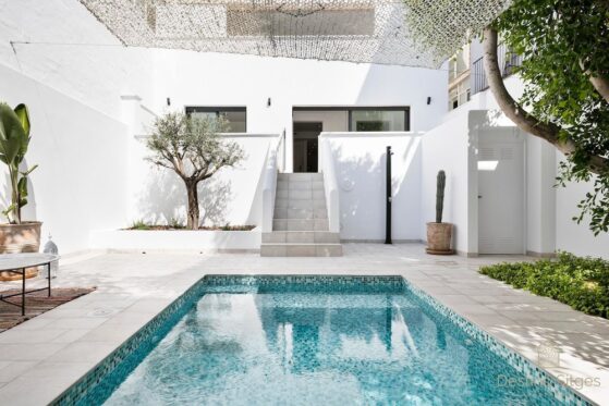 destino-sitges-apartment-pool