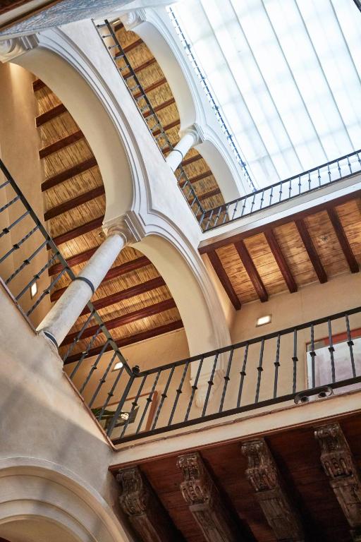 corral-del-rey-seville-original-details