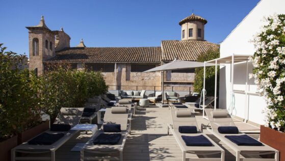 boutique-hotel-sant-jaume-palma-de-mallorca-poolside-lounge