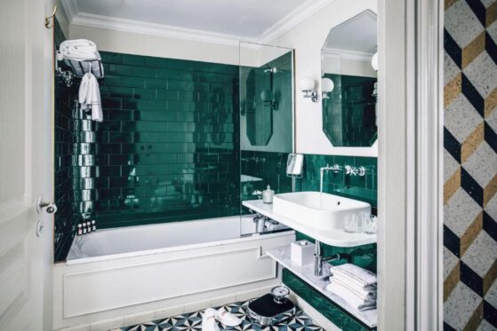 grand-pigalle-experimental-room-green-bathroom