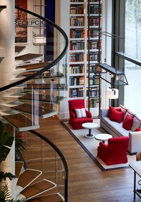 seventy-barcelona-reception