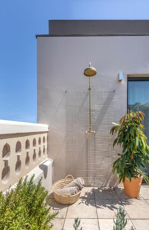 hotel-casa-sagnier-shower