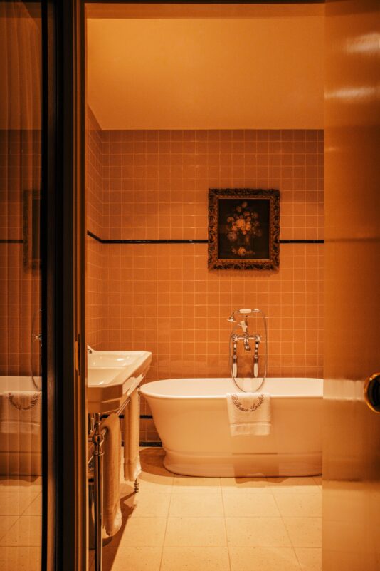 bathroom-norfolk-suite-bellevue-hotel-london