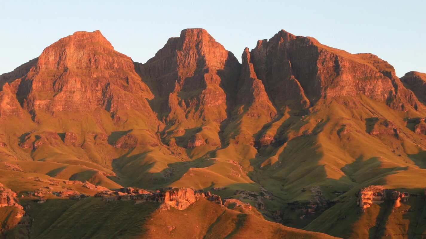 arthur-hickinbotham-southern- drakensberg-unsplash