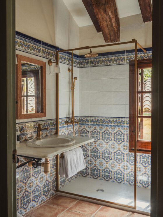 Off Grid Girona Bathroom 2 Credit – Ariadna Puigdomenech